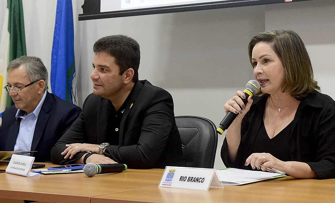 Prefeita Socorro Neri preside primeira reunião do ano da Amac