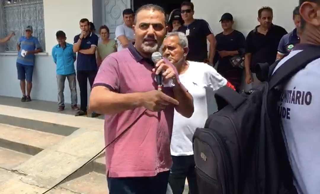 lderlei é constrangido com grito de "mentiroso" no meio de manifestação: "Tem que ser preso!"