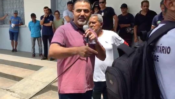 lderlei é constrangido com grito de "mentiroso" no meio de manifestação: "Tem que ser preso!"