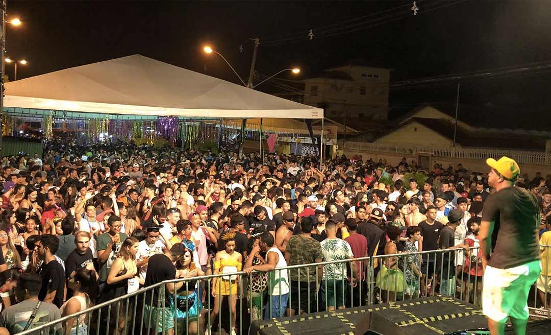 Mais de 5 mil pessoas participaram da primeira noite do CarnaVila em Rio Branco