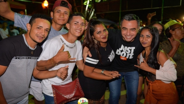 André Maia diz em primeira noite de Quinari Folia que Carnaval no município volta ainda mais organizado, alegre e com segurança