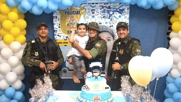 Fã da PM, criança comemora aniversário com a presença de policiais militares no Acre