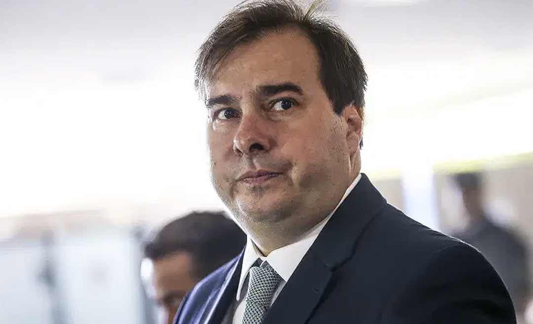 ‘Criar tensão institucional não ajuda o país’, diz Maia sobre Bolsonaro