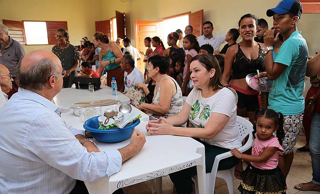 Prefeita Socorro Neri prestigia comemoração de um ano do Almoço Solidário na Cidade do Povo