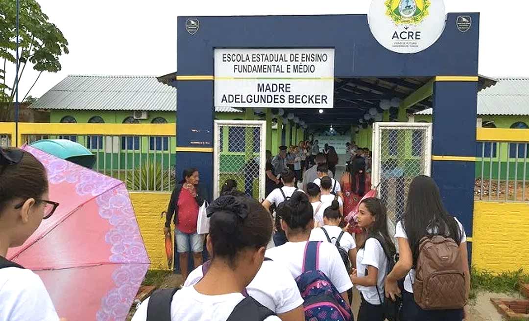 Alunos de escola militar em Cruzeiro do Sul iniciam ano letivo