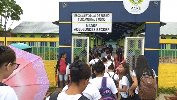 Alunos de escola militar em Cruzeiro do Sul iniciam ano letivo