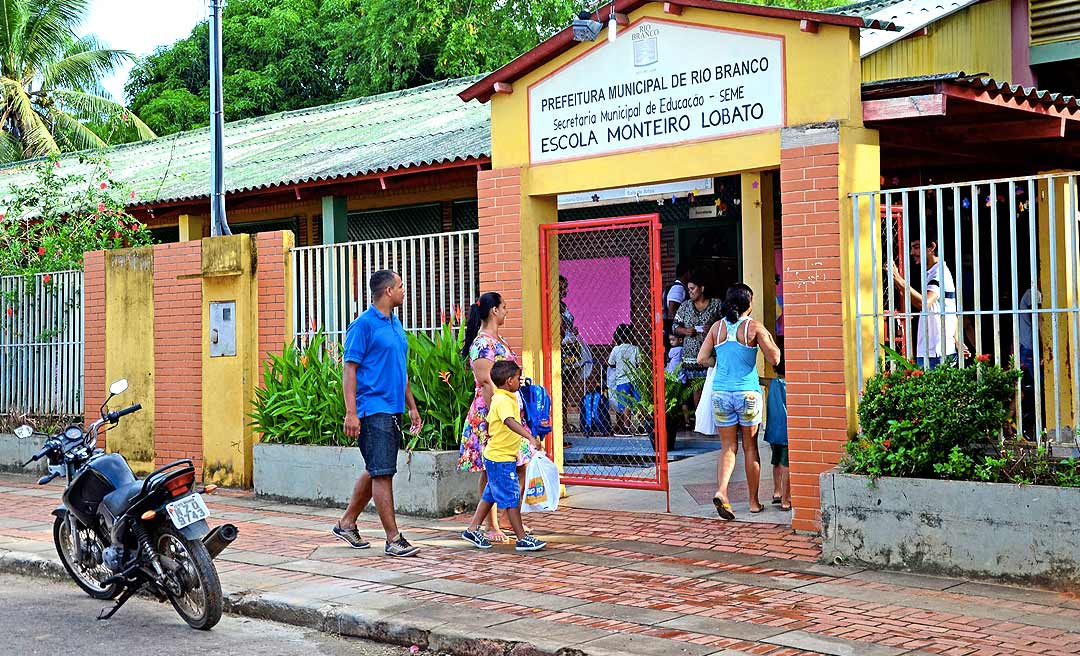 Prefeita Socorro Neri dá início ao ano letivo nas escolas municipais nesta segunda-feira