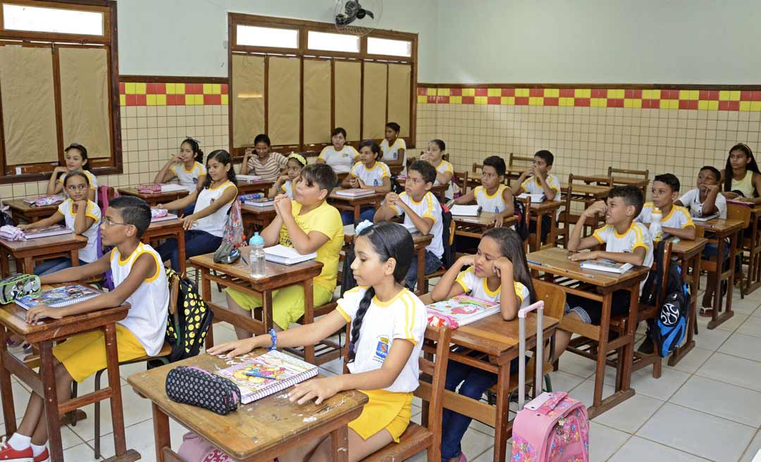 Prefeitura afirma que paralisação prejudicaria milhares de alunos e não soluciona a situação na Educação