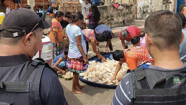 Mais de 1, 2 mil kits com pães e café com leite recusados por presos são doados a venezuelanos