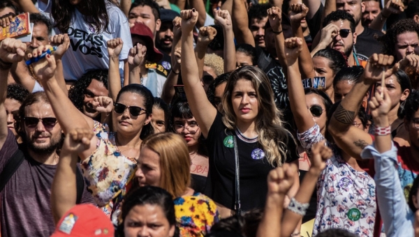 Mulheres realizam manifestação em Rio Branco nesta sexta-feira
