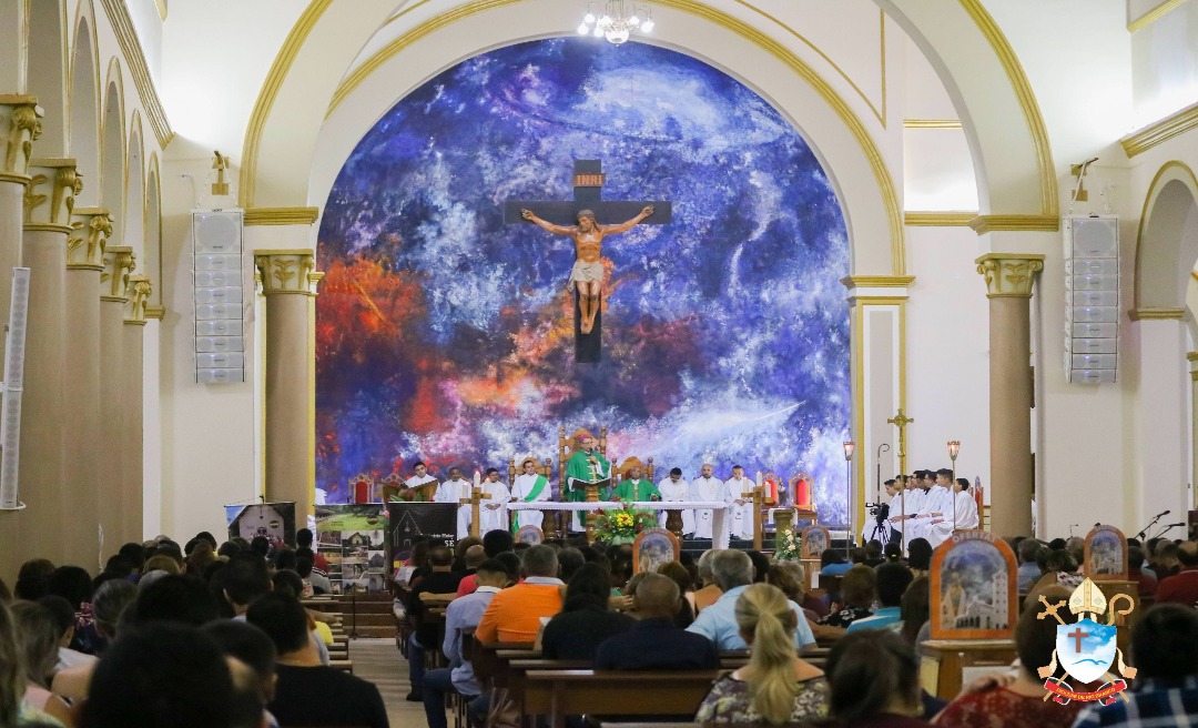 Medo do coronavírus leva  bispo católico a recomendar que fieis não deem as mãos no Pai Nosso e evitem abraços nas missas 