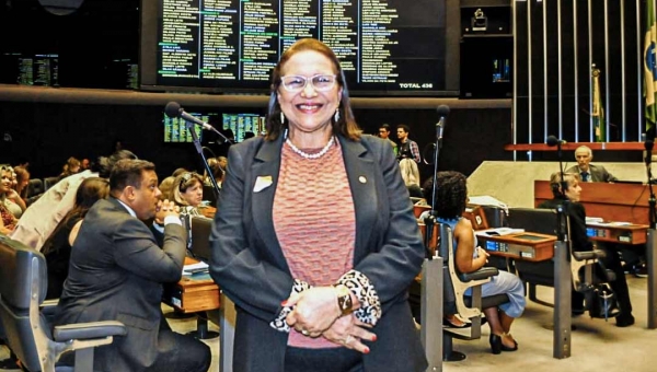 Em Brasília, Doutora Juliana participa de evento em homenagem à conquista do voto feminino