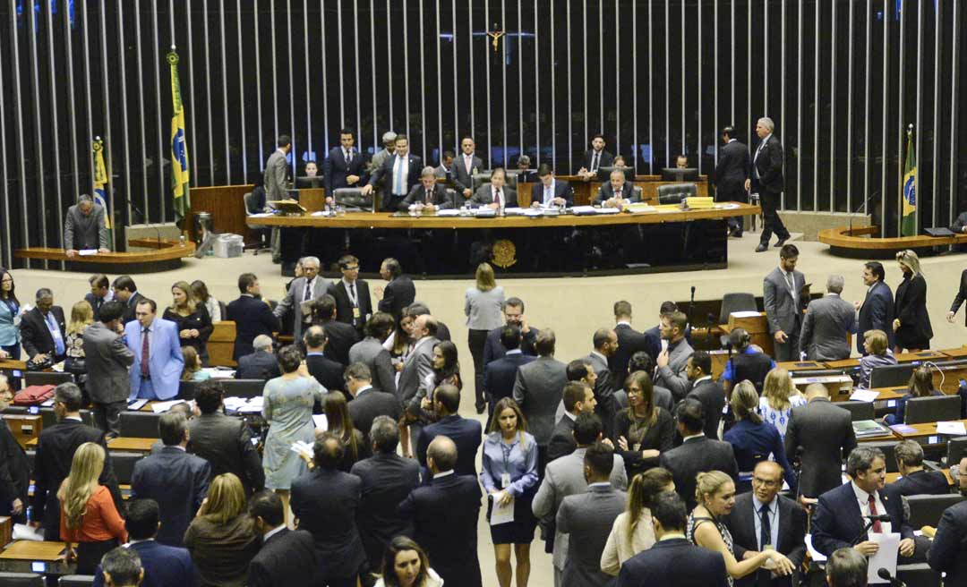 Maioria da bancada do Acre derrubou veto de Bolsonaro à ampliação do BPC