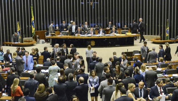 Maioria da bancada do Acre derrubou veto de Bolsonaro à ampliação do BPC