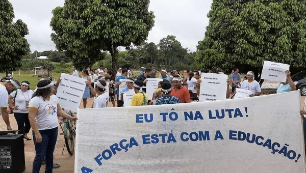 Professores da rede municipal entram em greve no município do Jordão