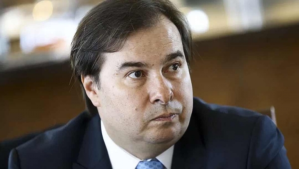 Com medo do coronavírus, Rodrigo Maia restringe acesso de pessoas na Câmara dos Deputados