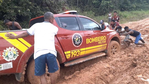 Idoso que sofreu AVC em área isolada é socorrido pelos bombeiros