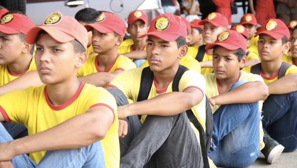 Bombeiros suspendem aulas em escolas e projetos sociais após decreto de emergência