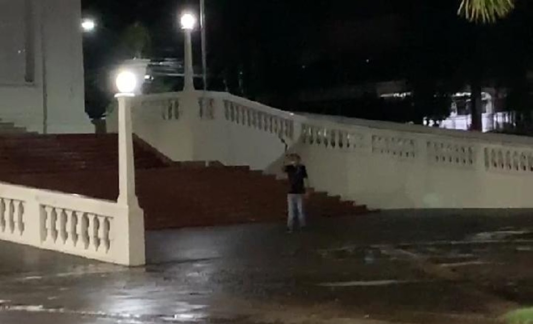 Evangélico solitário promove ato profético com shofar na frente do Palácio Rio Branco contra o coronavírus