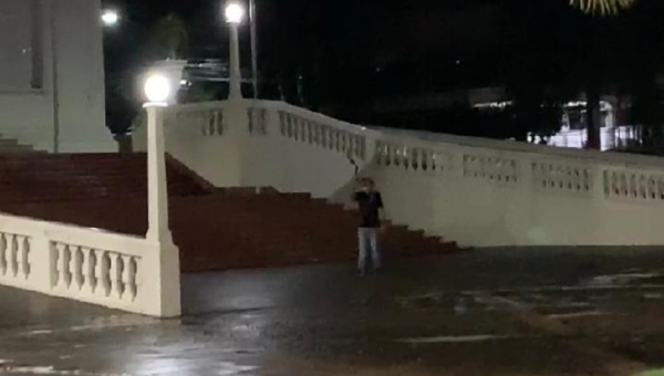 Evangélico solitário promove ato profético com shofar na frente do Palácio Rio Branco contra o coronavírus