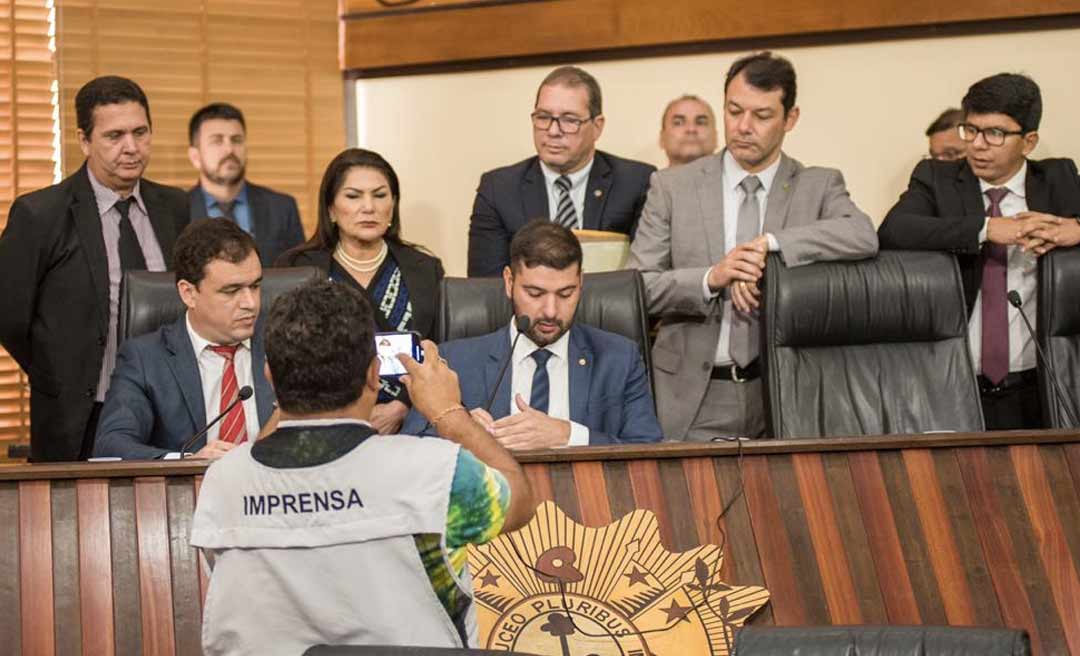 Deputados e assessores da Aleac acendem sinal vermelho para a COVID-19 após anúncio de Zen