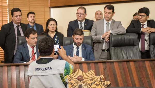 Deputados e assessores da Aleac acendem sinal vermelho para a COVID-19 após anúncio de Zen