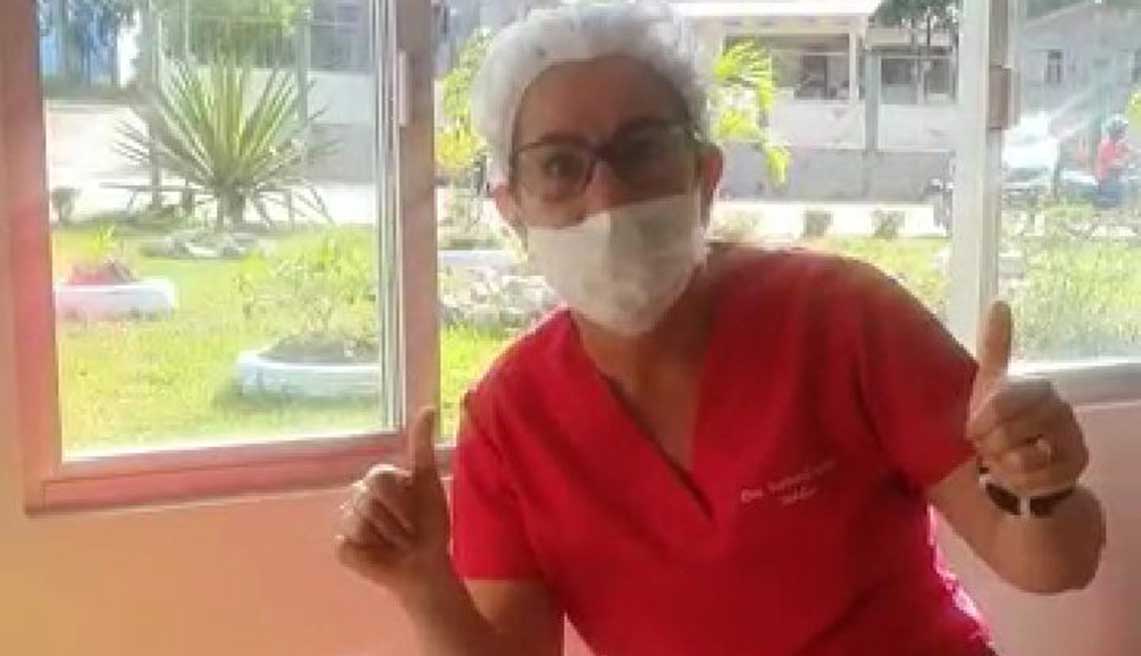 “Tem urna sobrando. Quem quiser morrer fique à vontade”, brinca em vídeo médica no interior do Acre 