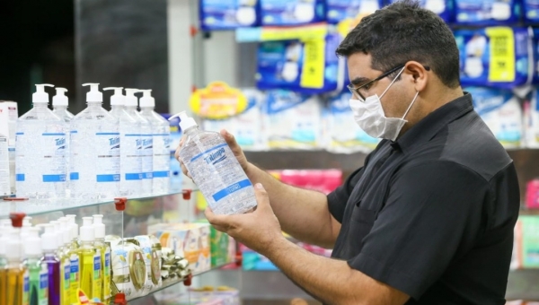 Por preços abusivos de álcool em gel e máscaras, Procon notificou 25 empresas no Acre 