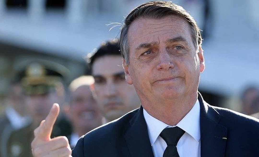 O brasileiro pula no esgoto e não acontece nada, diz Bolsonaro