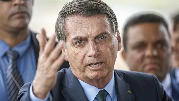 Bolsonaro inclui atividades religiosas em lista de serviços essenciais