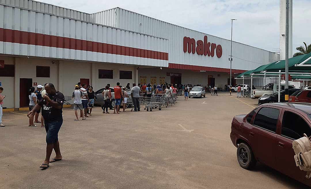 Pelo segundo dia, fila enorme se forma do lado de fora do Makro em Rio Branco