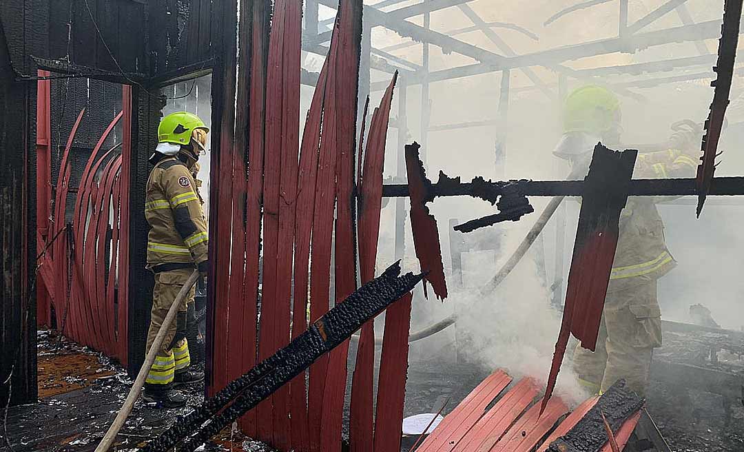 Homem tem 80% do corpo queimado durante incêndio residencial em Feijó