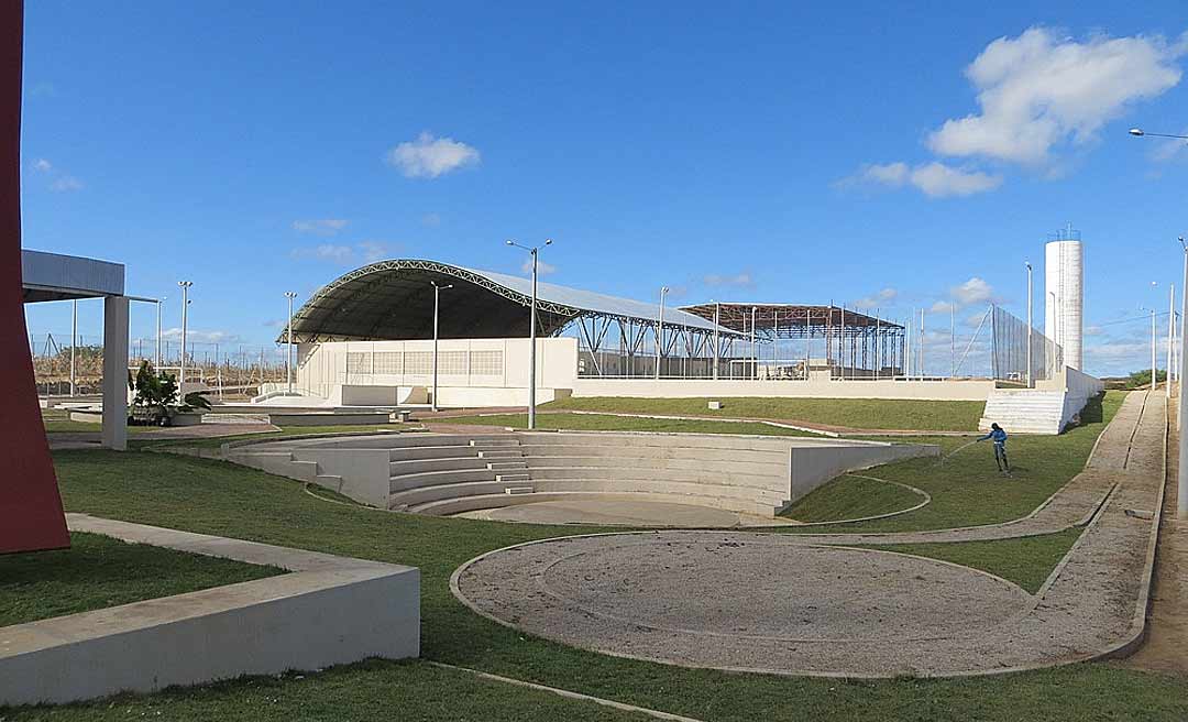 Prefeito André Maia assina ordem de serviço para início das obras da praça da Juventude