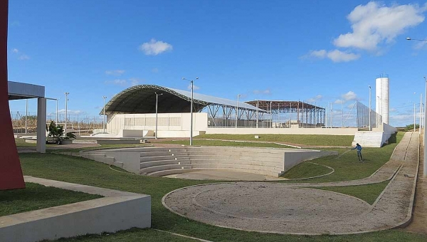 Prefeito André Maia assina ordem de serviço para início das obras da praça da Juventude