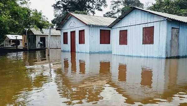 Rios em Mâncio Lima transbordam e afetam quase 500 famílias