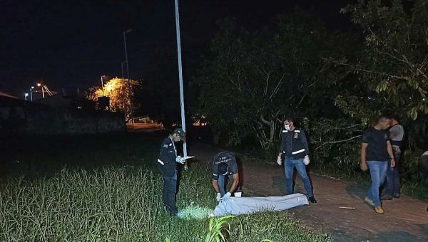 Dupla da motocicleta volta a agir e mata a sangue frio jovem na Nova Estação