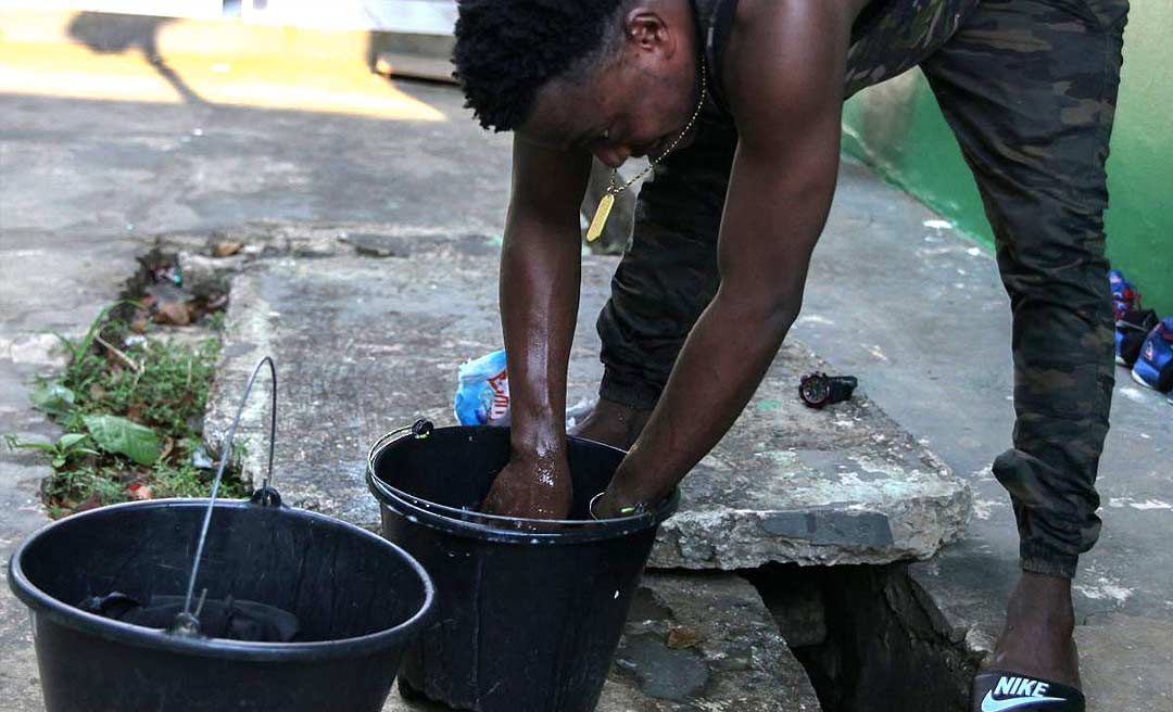 Em meio à pandemia, Gladson vai visitar abrigo com imigrantes em Assis Brasil