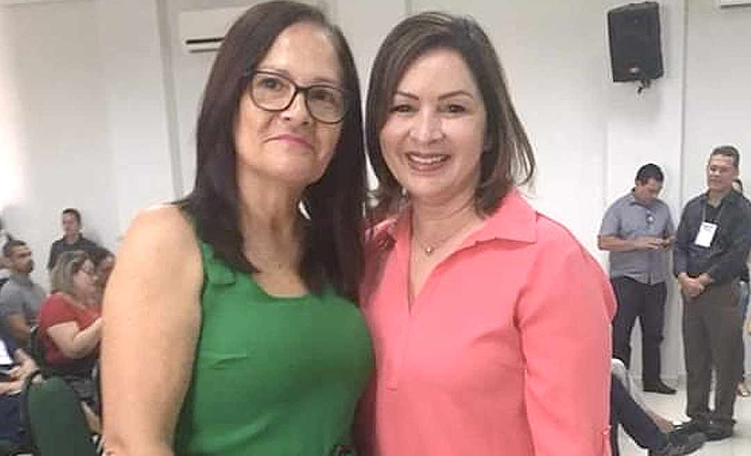 Professora é empossada na Secretaria de Educação do Município no lugar de Moisés Diniz