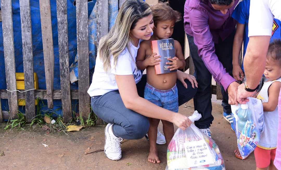 Missionária Gabriela Câmara participa de entrega de cestas básicas na Cidade do Povo