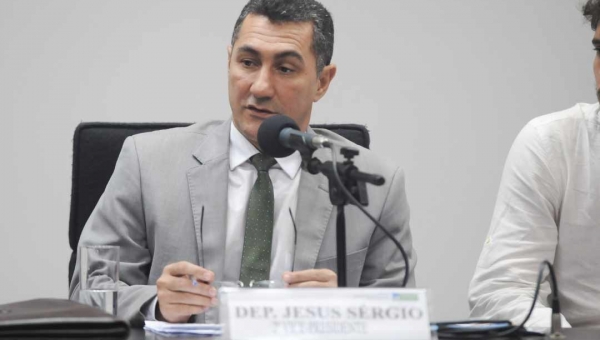 Jesus Sérgio apresenta emendas que beneficia abertura de crédito para comerciantes