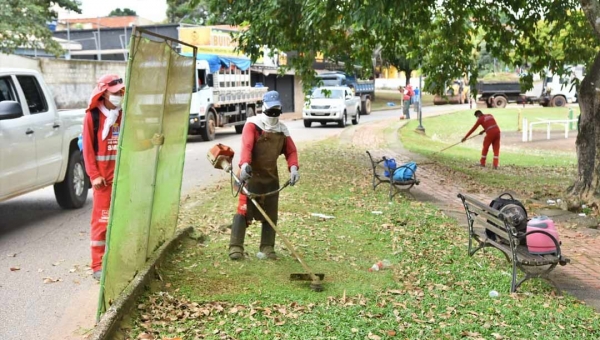 Prefeitura fortalece limpeza urbana nos bairros e região central da cidade