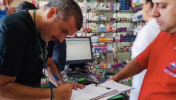 Procon fiscaliza farmácias em favor da suspensão de aumento dos medicamentos