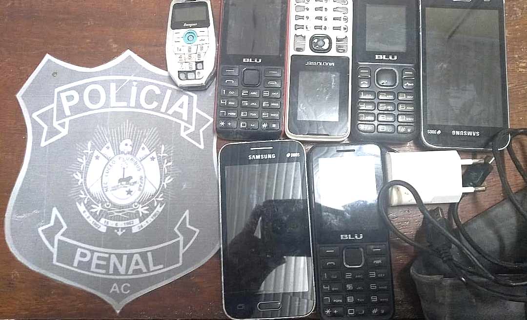 Policiais penais apreendem celulares nas proximidades do presídio de Sena Madureira