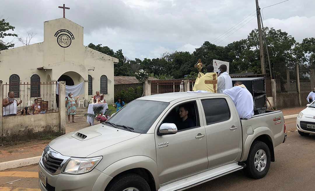 No dia da Páscoa e da ressurreição, fieis fazem carreata em celebração nas ruas de Rio Branco