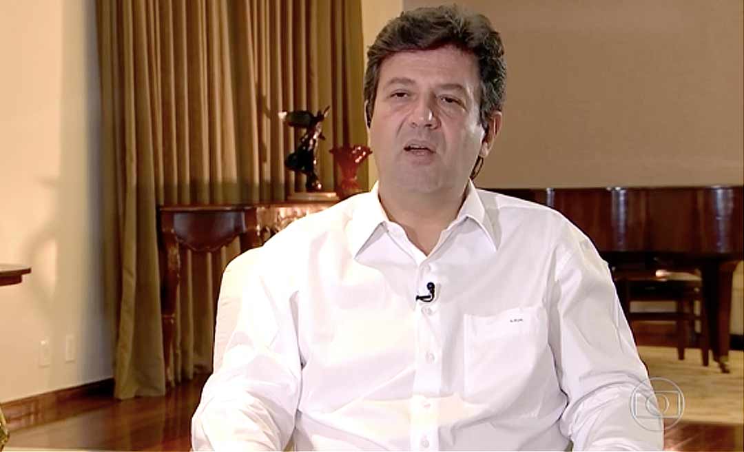 'Brasileiro não sabe se escuta o ministro ou o presidente', diz Mandetta