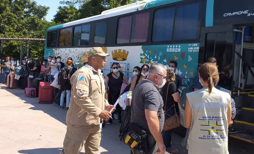 Ônibus que trarão estudantes brasileiros vindos da Bolívia já estão em Corumbá, no Mato Grosso do Sul