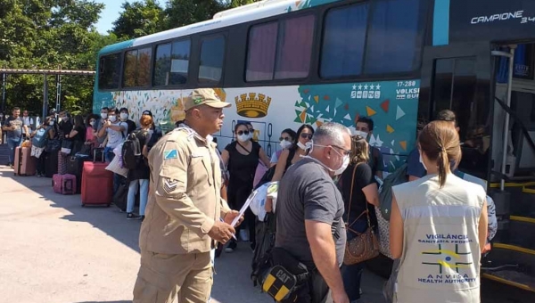 Ônibus que trarão estudantes brasileiros vindos da Bolívia já estão em Corumbá, no Mato Grosso do Sul