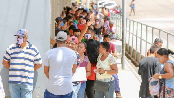 Governo e Caixa Econômica buscam soluções para evitar aglomerações na busca por Auxílio Emergencial