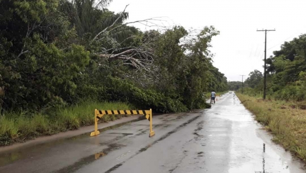 Governo no Acre fecha rodovia de acesso à Mâncio Lima, na AC 405, para evitar pandemia