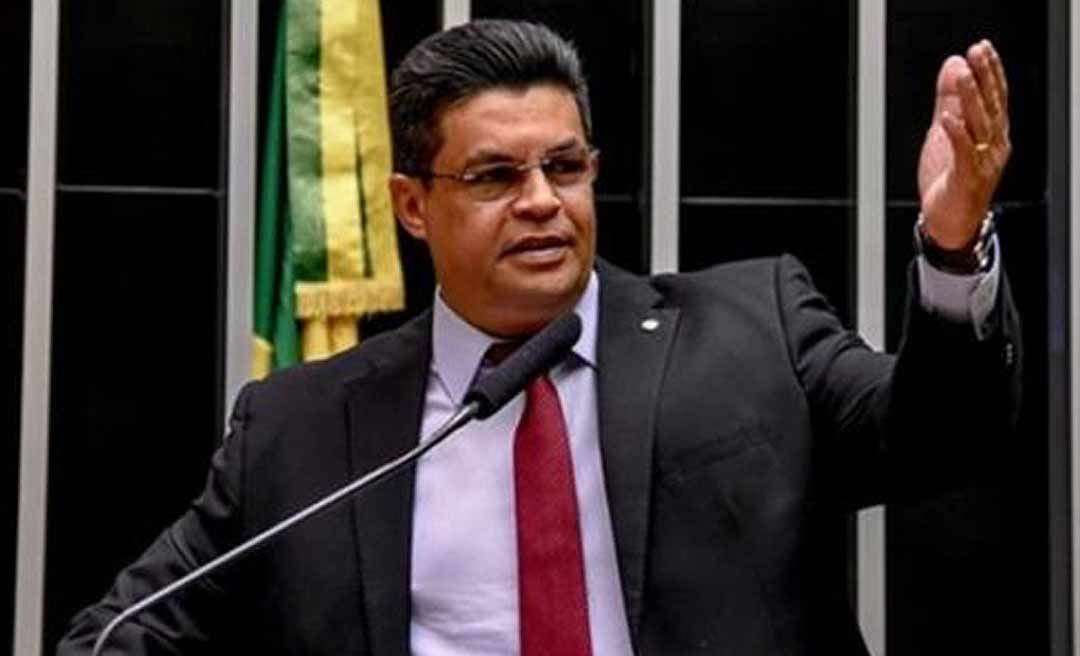 Manuel Marcos defende e vota pela ampliação de beneficiados do auxílio emergencial